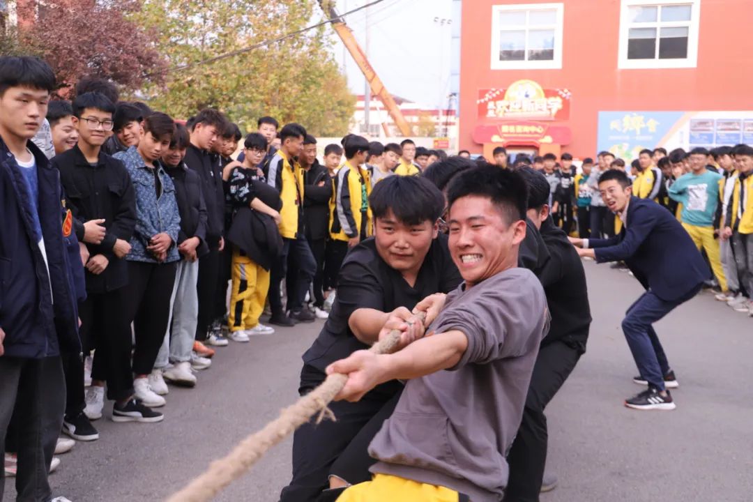 多彩校园，“绳”彩飞扬丨山东万通汽车专业同学拔河比赛