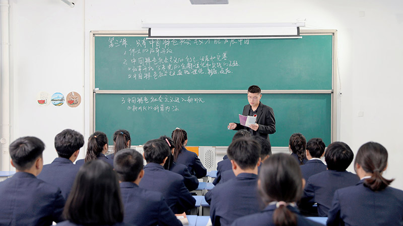 高考失利新出路，技能+学历双轨逆袭比混大专更明智！