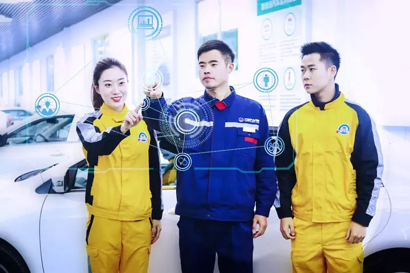 14-19岁的孩子找个工厂上班?不,学一门高薪热门技术才是明智之举!