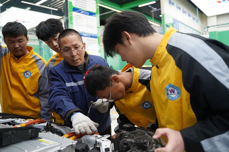 告别中职“光看不练”,实战技能+高薪就业一步到位!