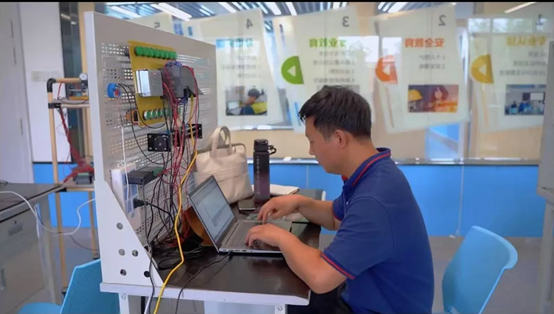 山东万通校企定向班专业推荐——PLC自动化