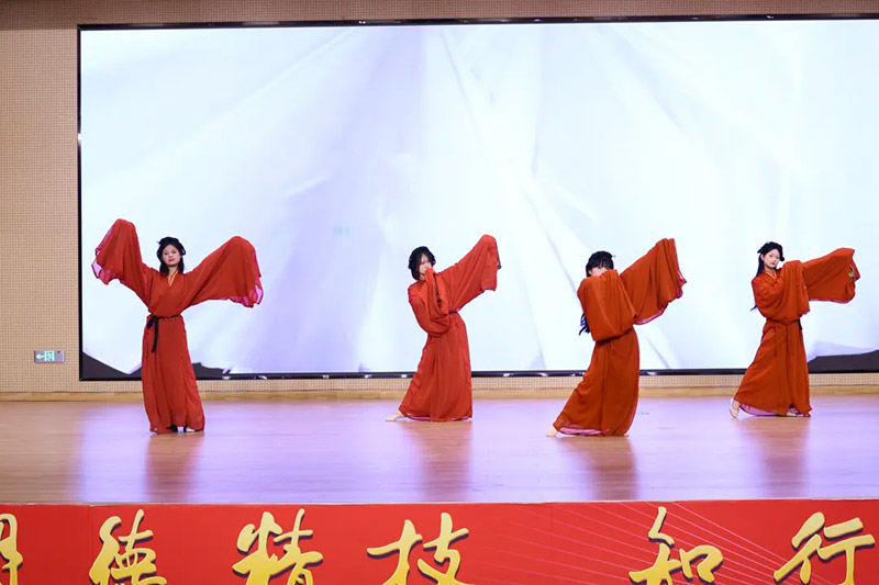 匠心筑梦迎五一，青春逐梦耀万通！山东万通五一联欢晚会圆满落幕！