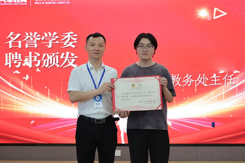 重返逐梦原点 共赴锦绣前程|山东万通高考状元张升汉返校分享暨状元班正式启动