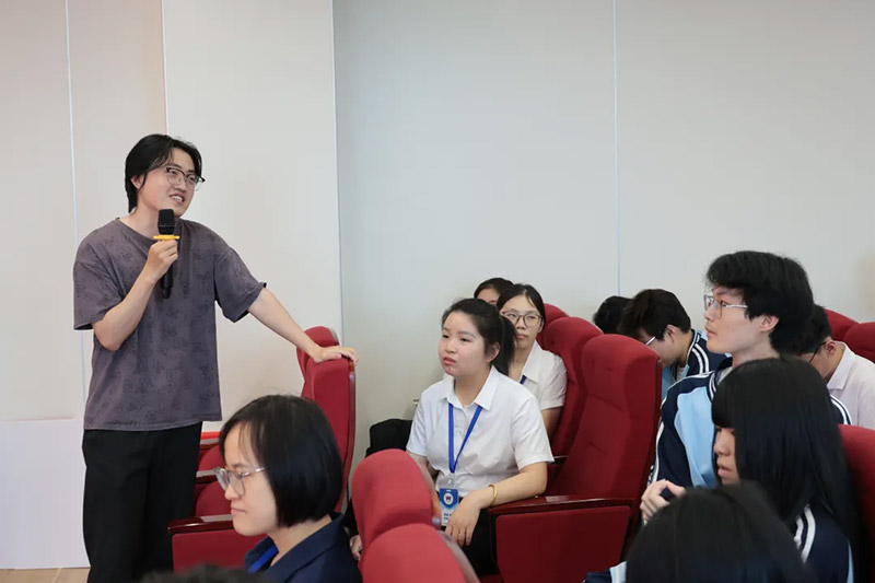 重返逐梦原点 共赴锦绣前程|山东万通高考状元张升汉返校分享暨状元班正式启动
