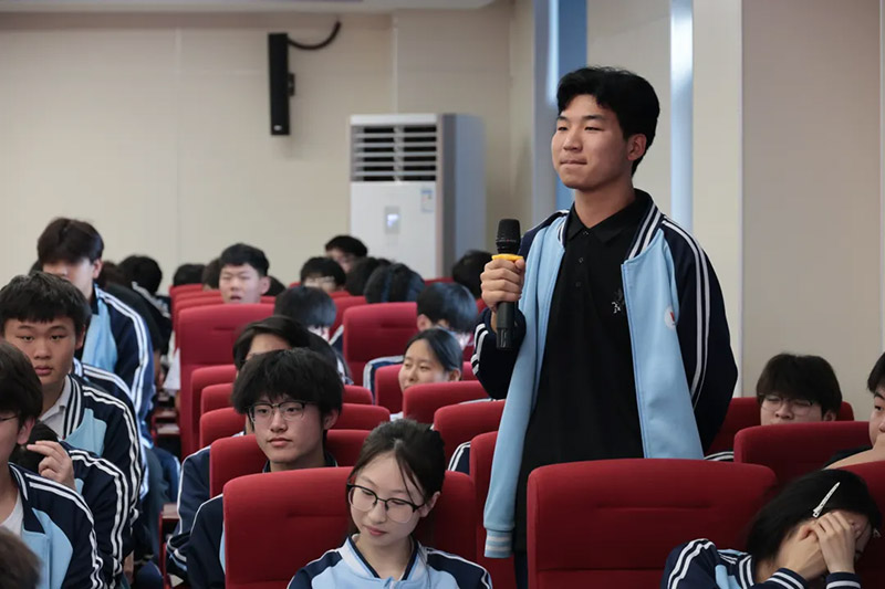 重返逐梦原点 共赴锦绣前程|山东万通高考状元张升汉返校分享暨状元班正式启动